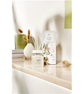 ESSENTIALS White Lily